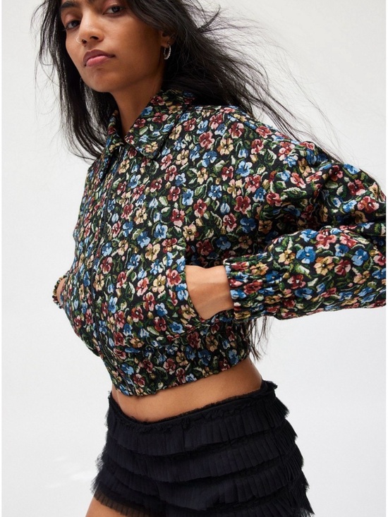 Kimchi Blue Jackets & Blazers - NWT Kimchi Blue Evelyn Floral Cropped Bomber Jacket Small